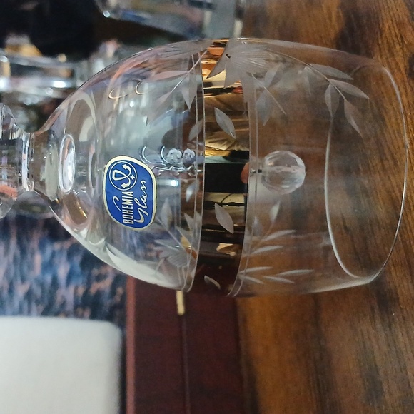 VINTAGE BOHEMIAN CRYSTAL BELL ETCHED WITH FLORAL AND GOLD - Picture 4 of 7